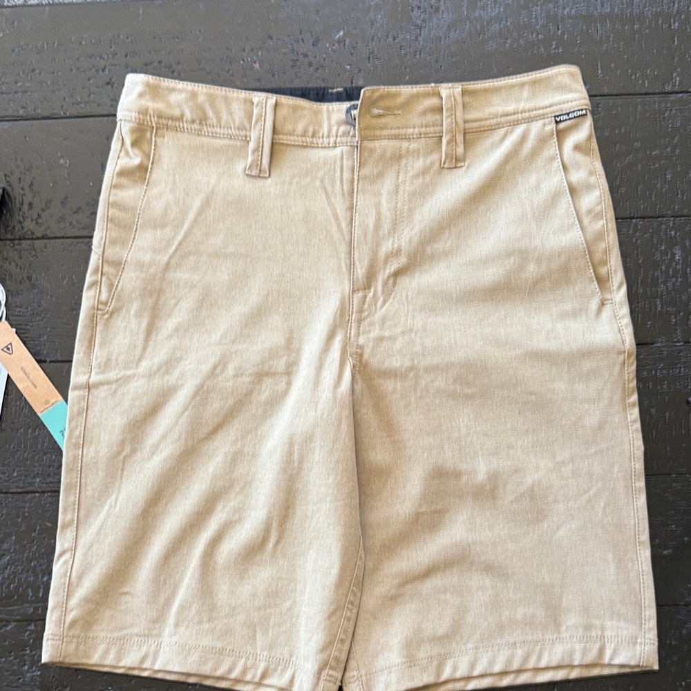 Volcom Men's Tan Flat Front Shorts never worn